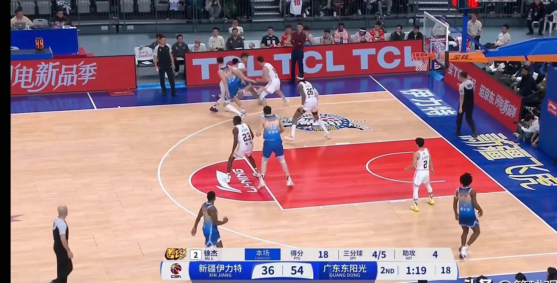 开云体育-切尔西观众热烈欢呼！，穆雷迎来十赛季出色发挥再创辉煌时刻(掘金穆雷受伤最新消息)