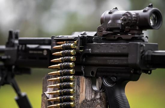 开云app-横看成岭侧成峰夸女人